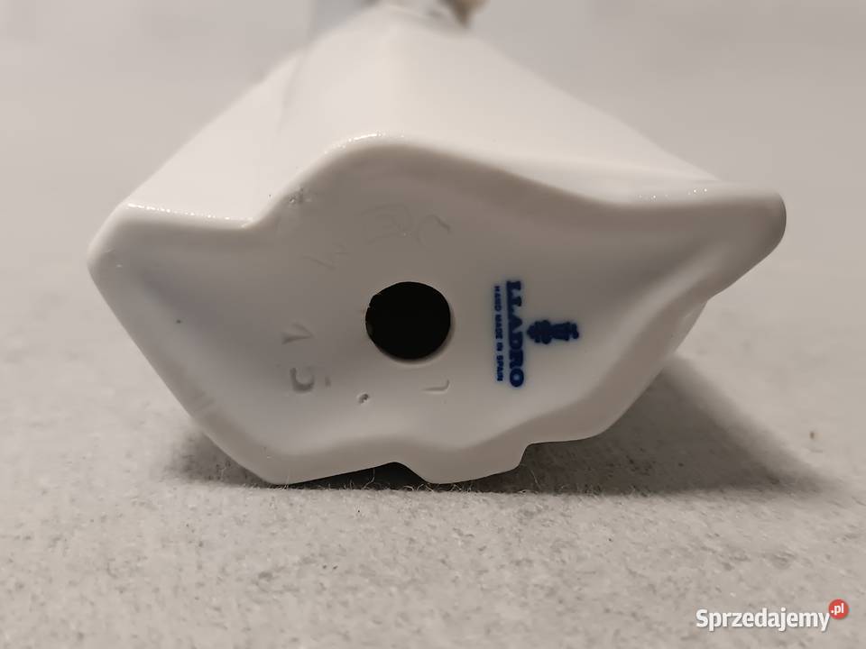 LLADRO seria NAO Dziewczynka z gitarą 67GM Girl pomorskie Gdańsk