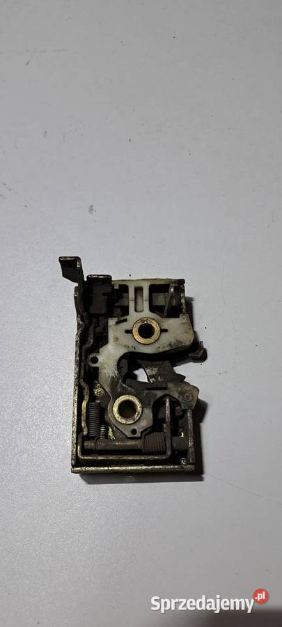 Zamek drzwi prawy przód VW Golf Passat Santana Luzino