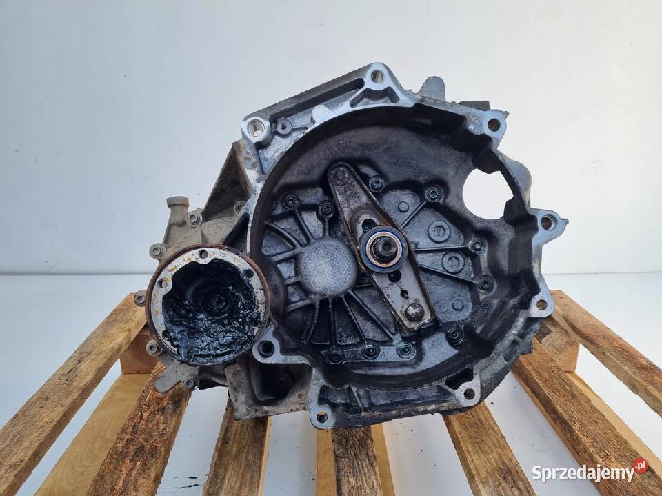 VW Touran 16 FSI MANUALNA SKRZYNIA BIEGÓW manual Części samochodowe Janów