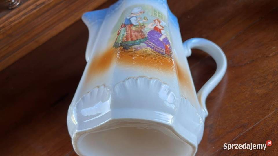 Dzbanek z motywem dziewczynek w medaionie Bez Porcelana i szkło Gdańsk