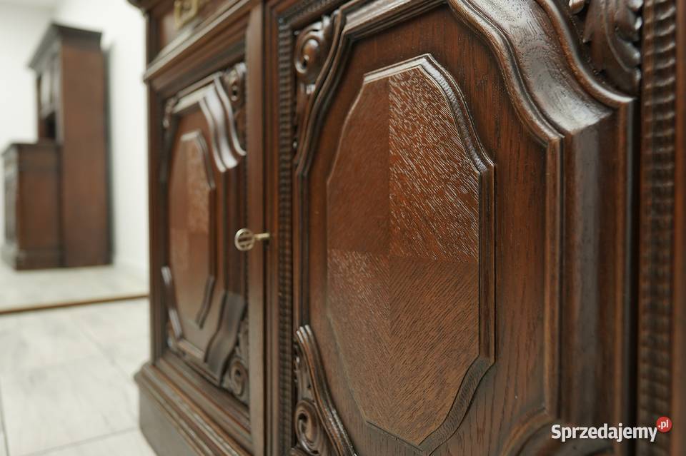 Secesyjny dębowy kredens z końca XIX w renowacji Jerka