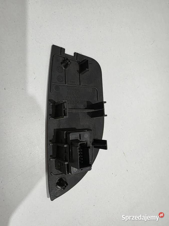 Włącznik alarmu Audi a4b6 8E1959527A Rok produkcji 2001 Iława