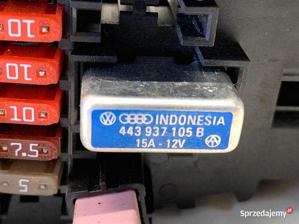 SKRZYNKA BEZPIECZNIKÓW VW GOLF VII 5Q0937615C Skrzynki bezpieczników