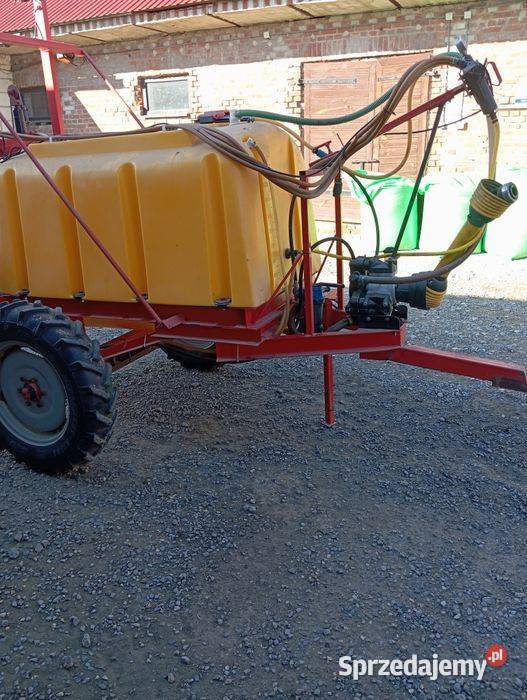 Opryskiwacz ciągany 1200l 12m lubelskie Tarnawka Druga sprzedam