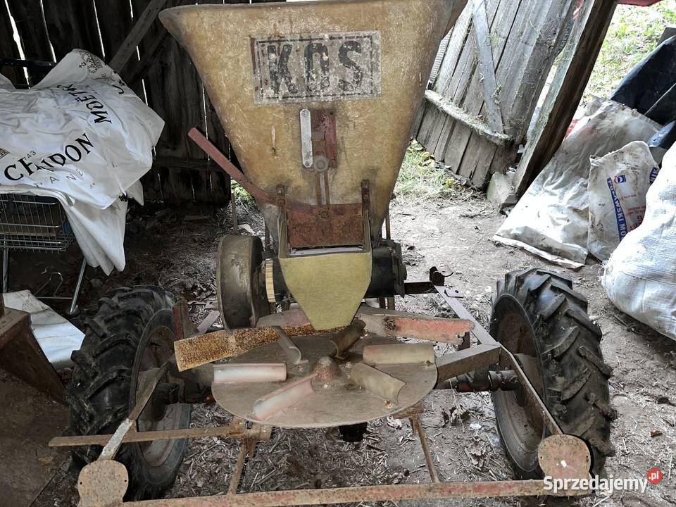 Rozsiewacz nawozów KOS nieuszkodzony Witków
