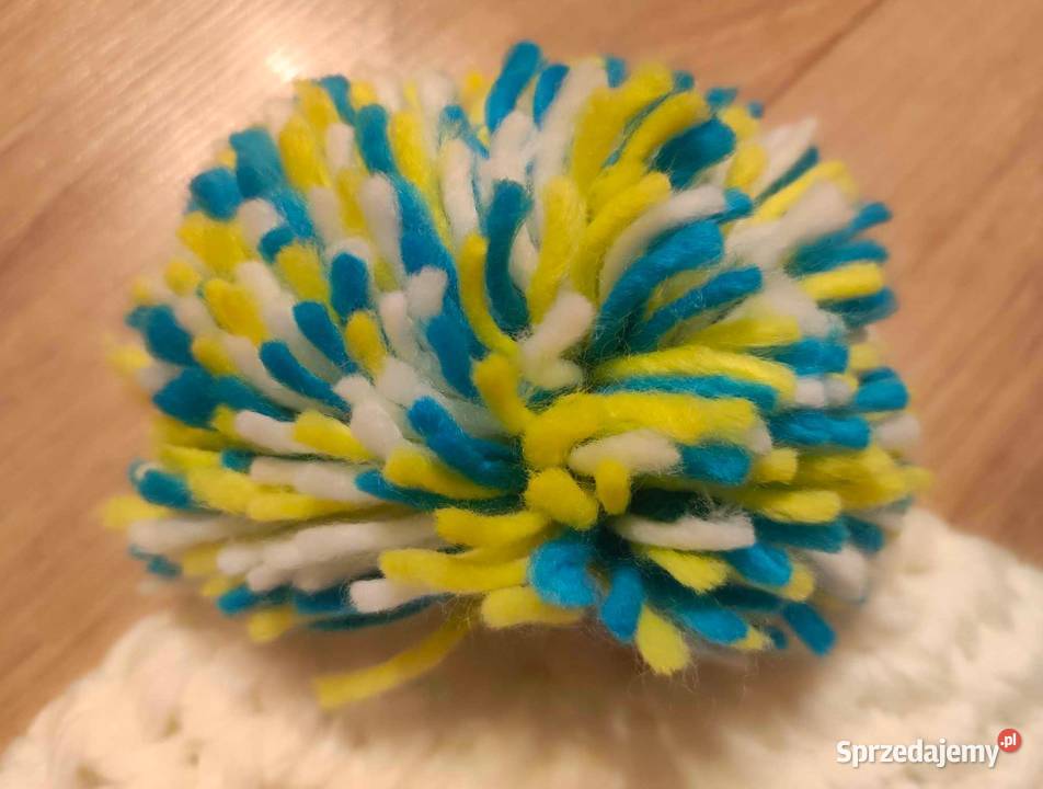 Czapka zimowa wełniana trójkolorowa z pomponem Ciechocinek