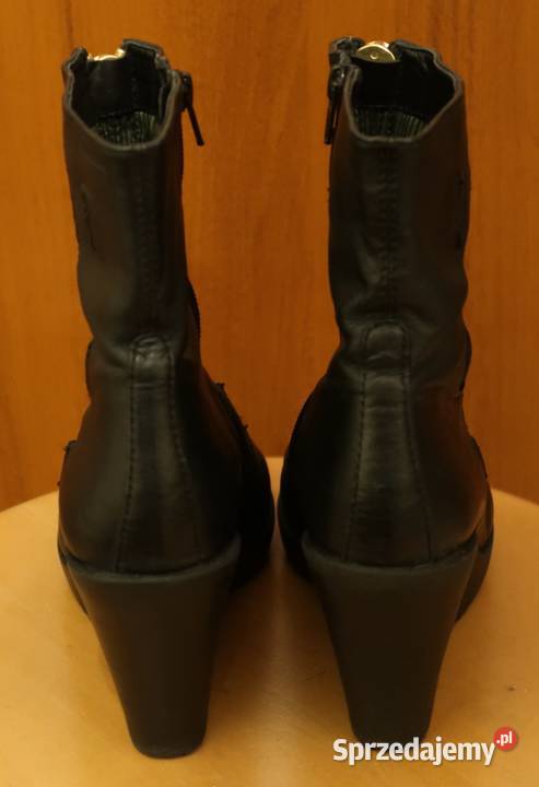 Do sprzedania mam damskie buty botki firmy Siedlce sprzedam