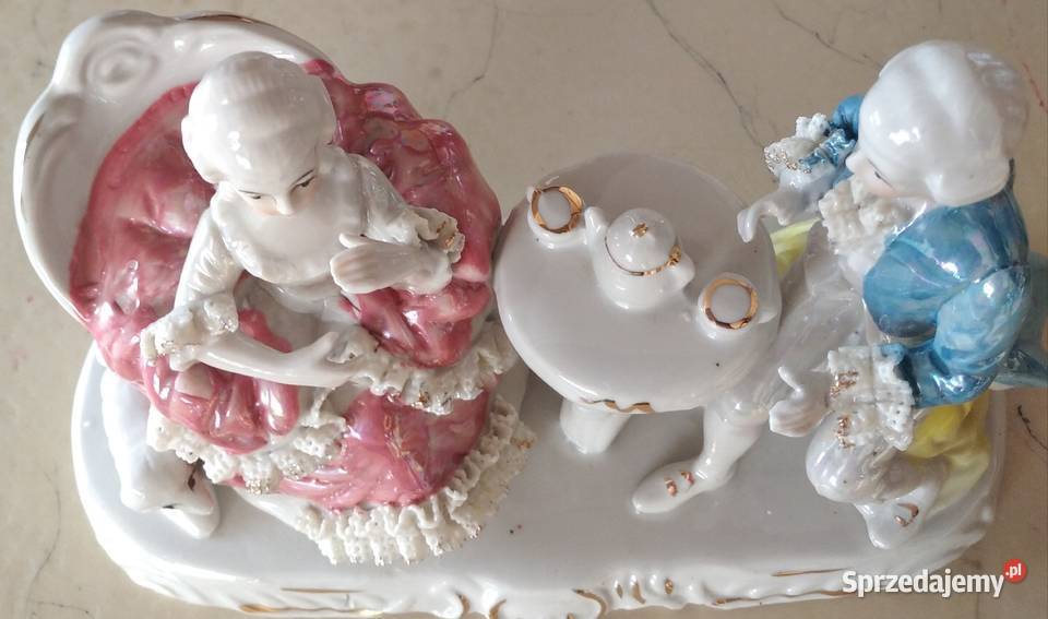 Porcelanowa figurka herbatka we dwoje