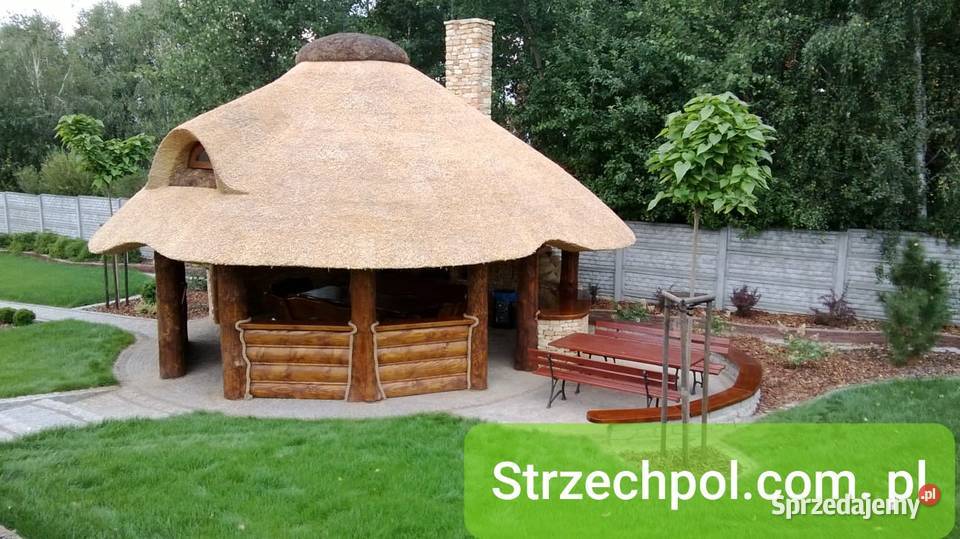 Altana dach kryta trzciną strzechą grill