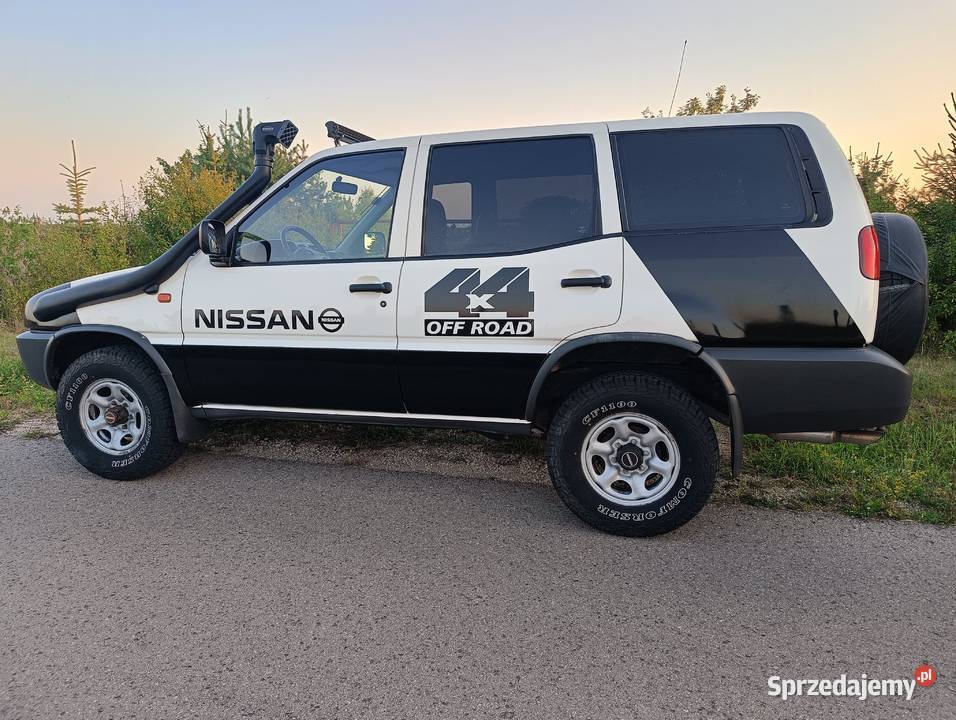 Nissan terrano ii 24 benzyna 4x4 84 bezwypadkowy nieuszkodzony