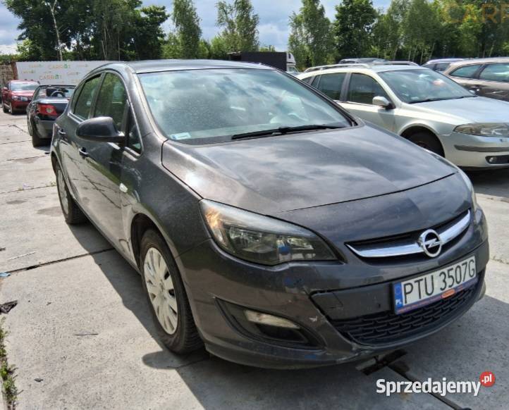 Opel Astra J 16cdti 2013 zadbany kupiony w Polsce Sandomierz