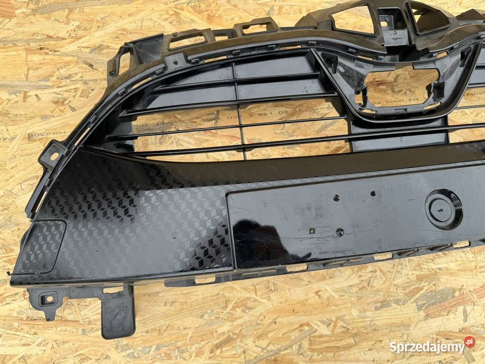 Kratka środkowa zderzaka przód yaris IV 4 19 osobowe Sieraków sprzedam