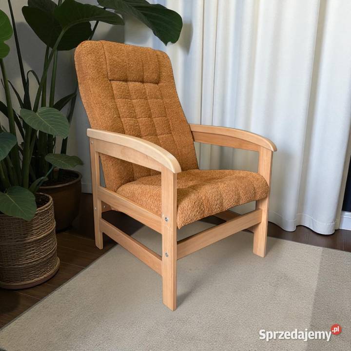 Klasyczny pikowany fotel wypoczynkowy na stelażu Tarchały Małe sprzedam