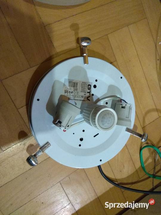 Lampa z czujnikiem sprzedam