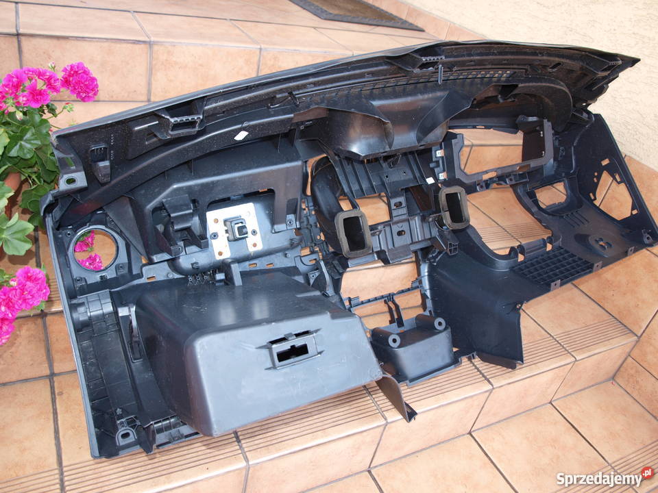 Dacia Logan konsola deska rozdzielcza 2012 2018r Kalisz