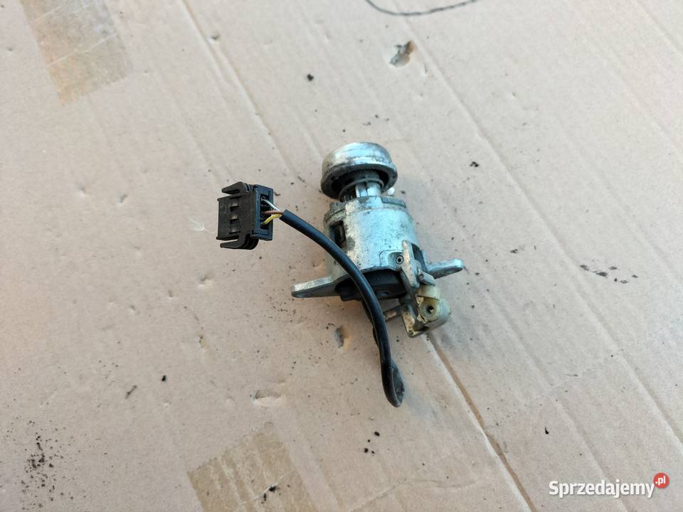 Audi 80 B4 ZAMEK WKŁADKA BAGAŻNIKA osobowe lubelskie Kamień-Kolonia