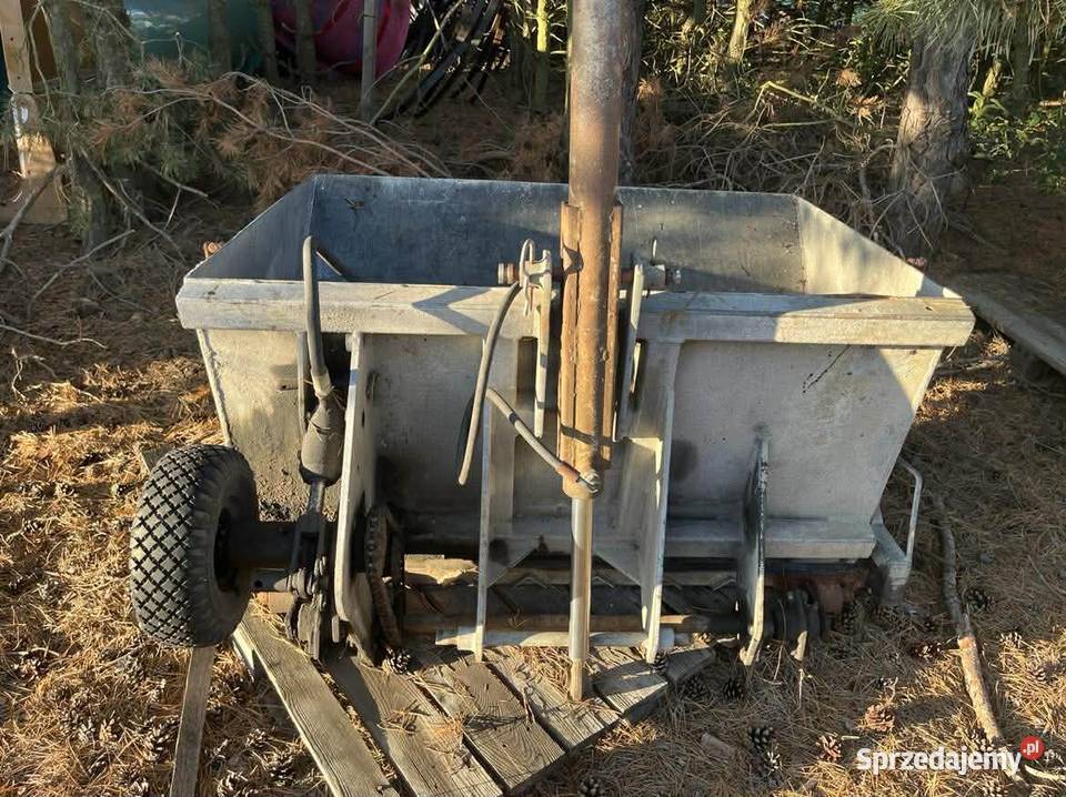 Rozsiewacz Posypywarka do soli i piasku Podskarbice Szlacheckie