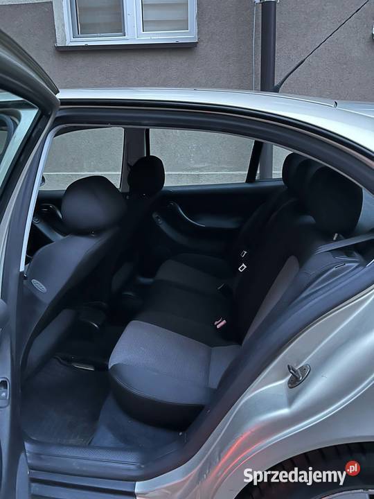Seat leon 16benzyna 2004r 209000 przebieg opłaty Leon sprzedam