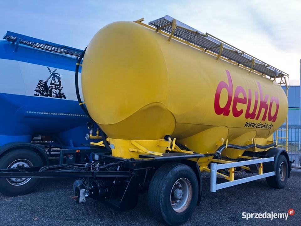 Przyczepa do paszy silos z sprezarka komptesorem cysterny