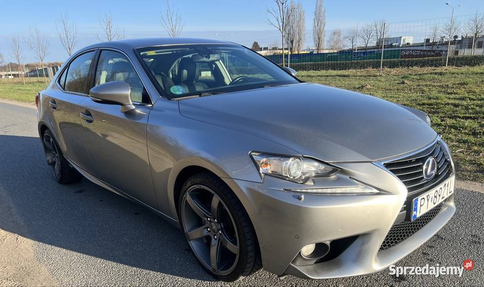 Lexus is300h 2014 Rok produkcji 2014 Poznań sprzedam