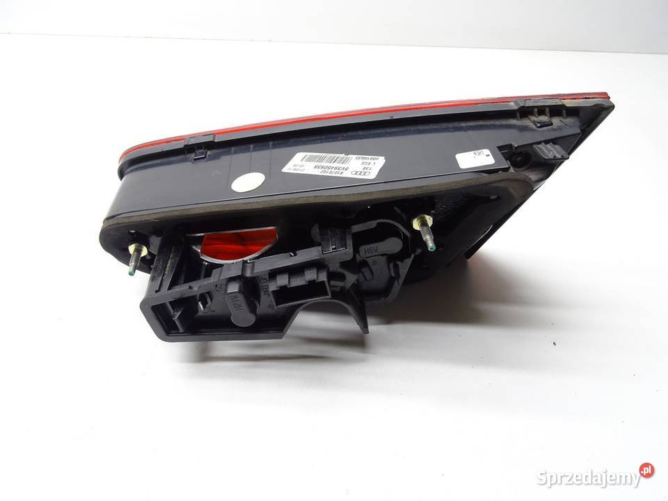 LAMPA LEWY TYŁ LEWA TYLNA W KLAPĘ 8V3945093B
