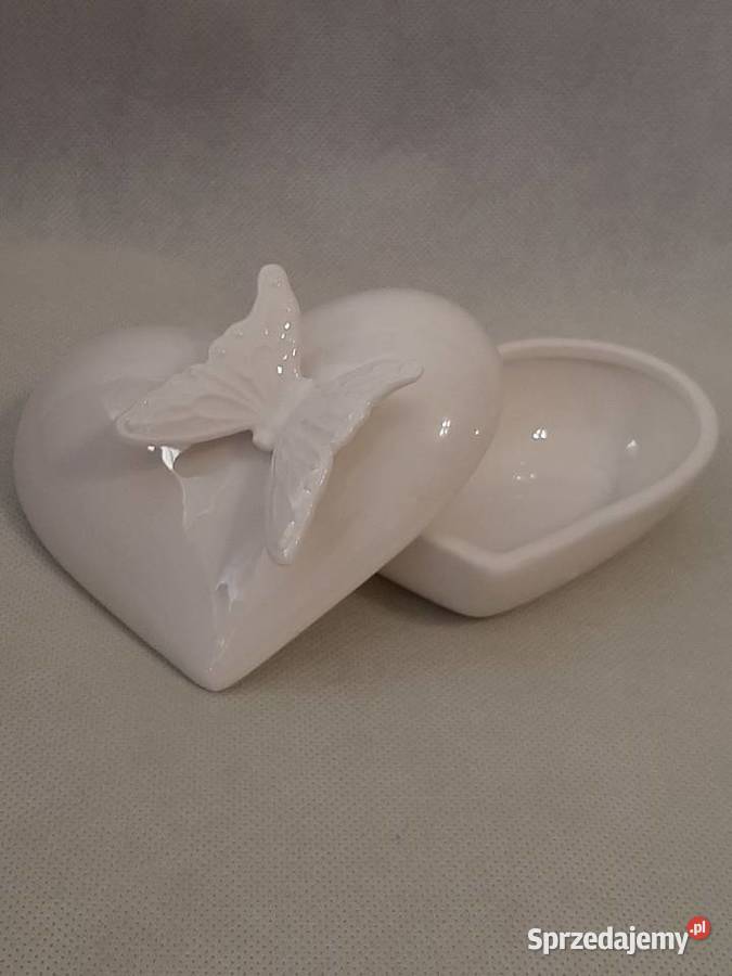 Śliczne porcelanowe puzderko z motylkiem 3D Inowrocław
