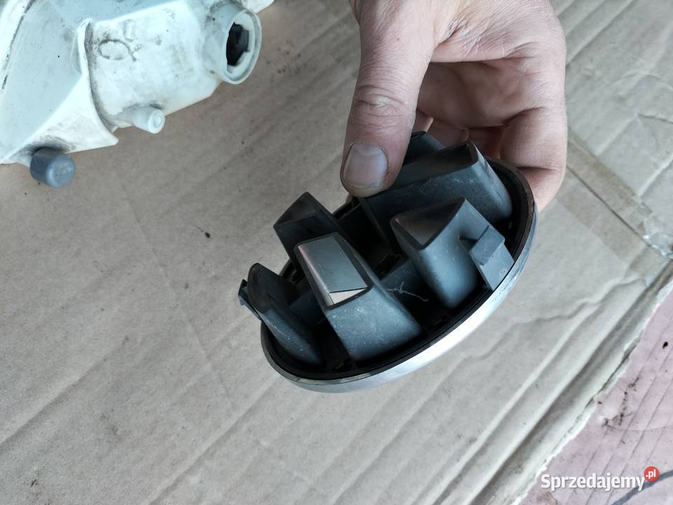 EMBLEMAT ZNACZEK VW PASSAT B5 3B0853601 Kamień-Kolonia