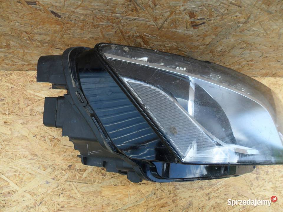 AUDI Q5 LAMPA REFLEKTOR PRAWY XENON osobowe Nowy Tomyśl