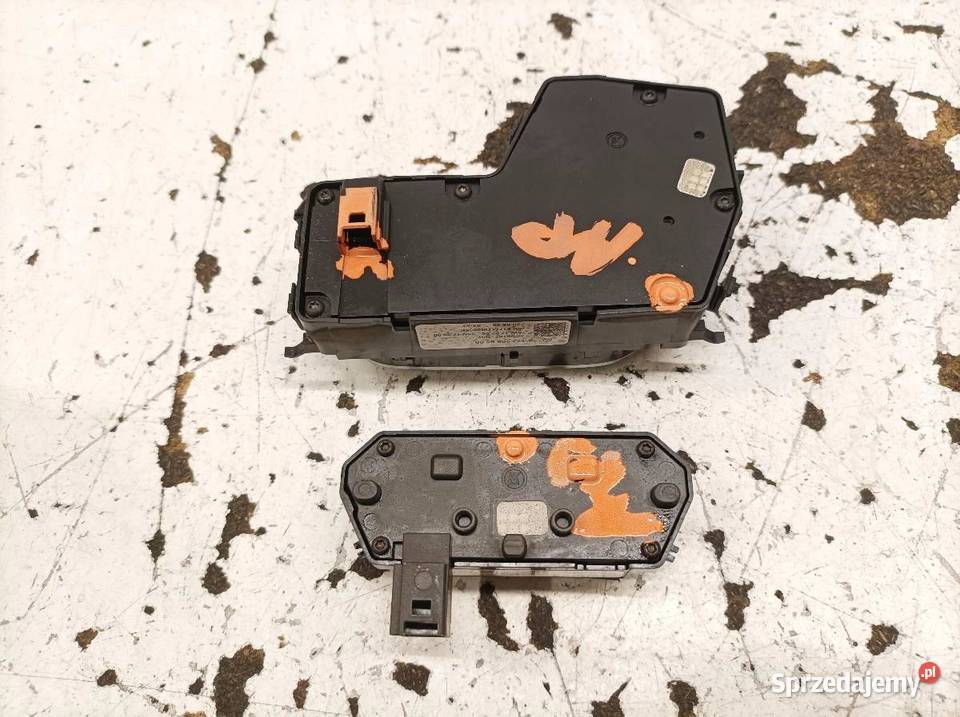 PRZEŁĄCZNIK FOTELA LEWY PRZÓD A1779056500