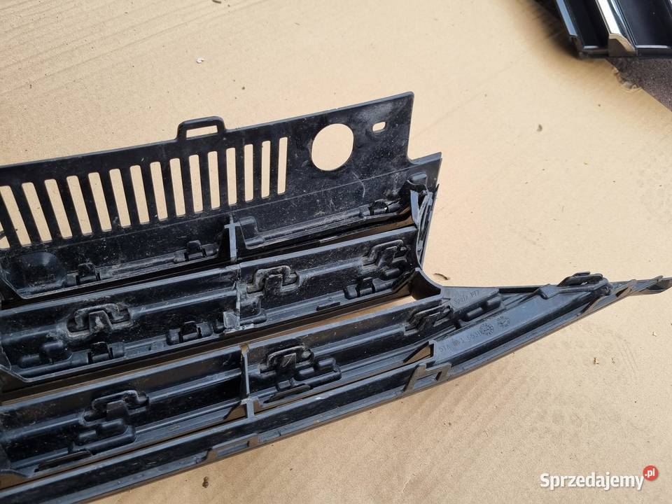 GRILL ATRAPA VW TOURAN II 5TA853653B ITA osobowe