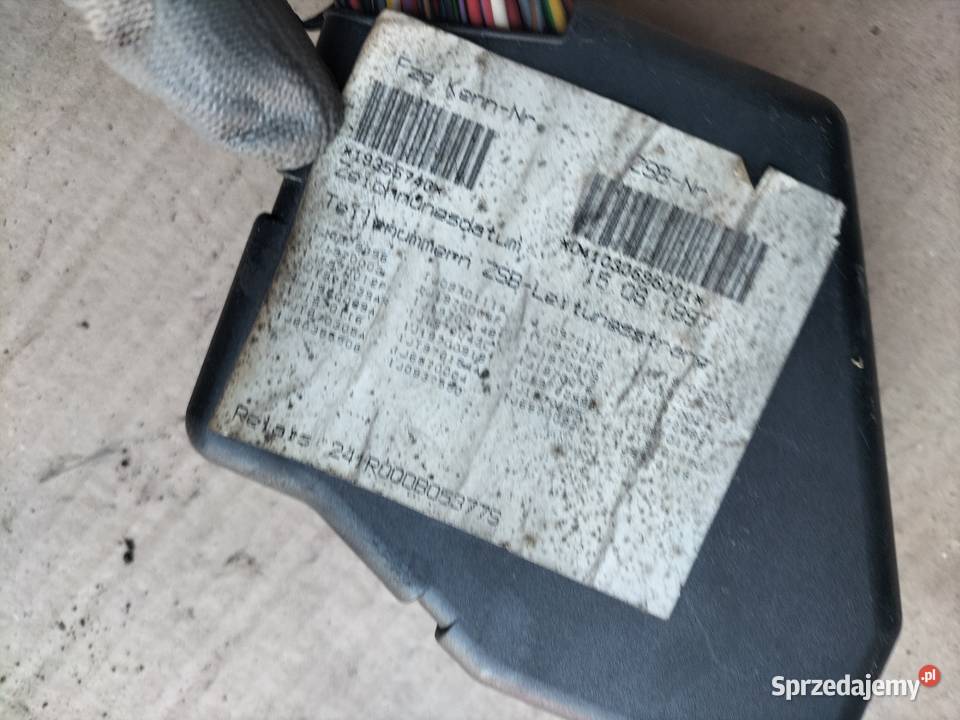 VW GOLF 4 MK4 SKRZYNKA BEZPIECZNIKÓW KONSOLI Kamień-Kolonia