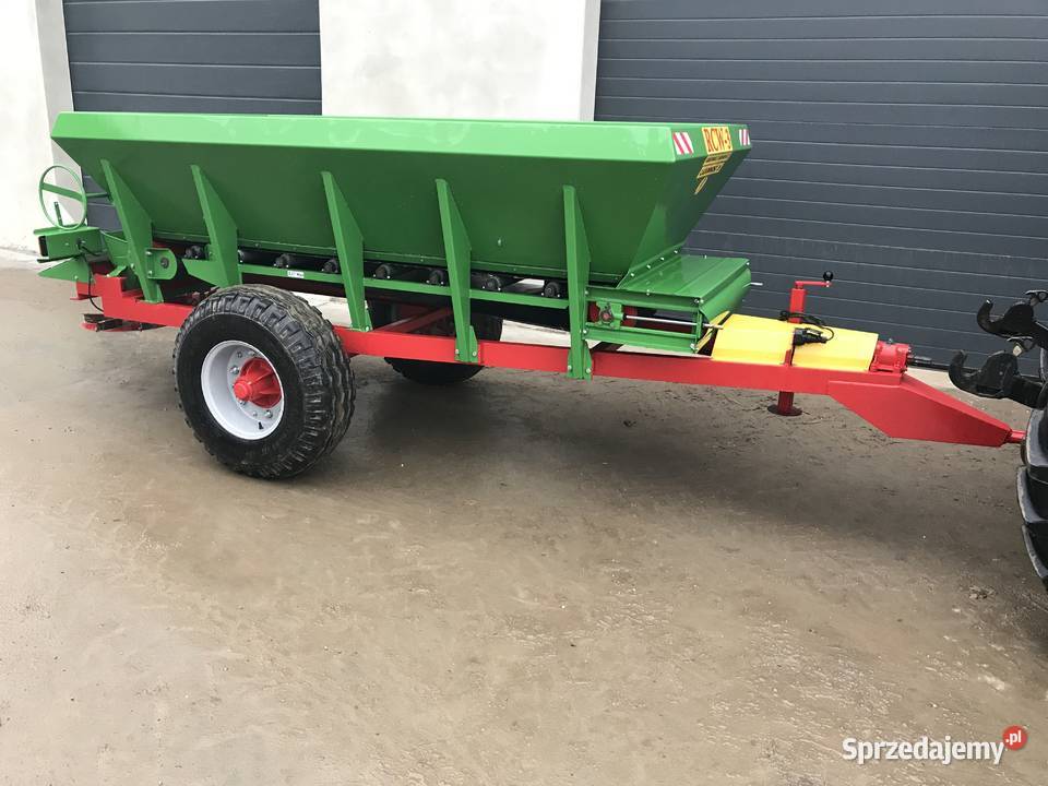 Rozsiewacz wapna nawozu Piast RCW3 kujawsko-pomorskie Długie