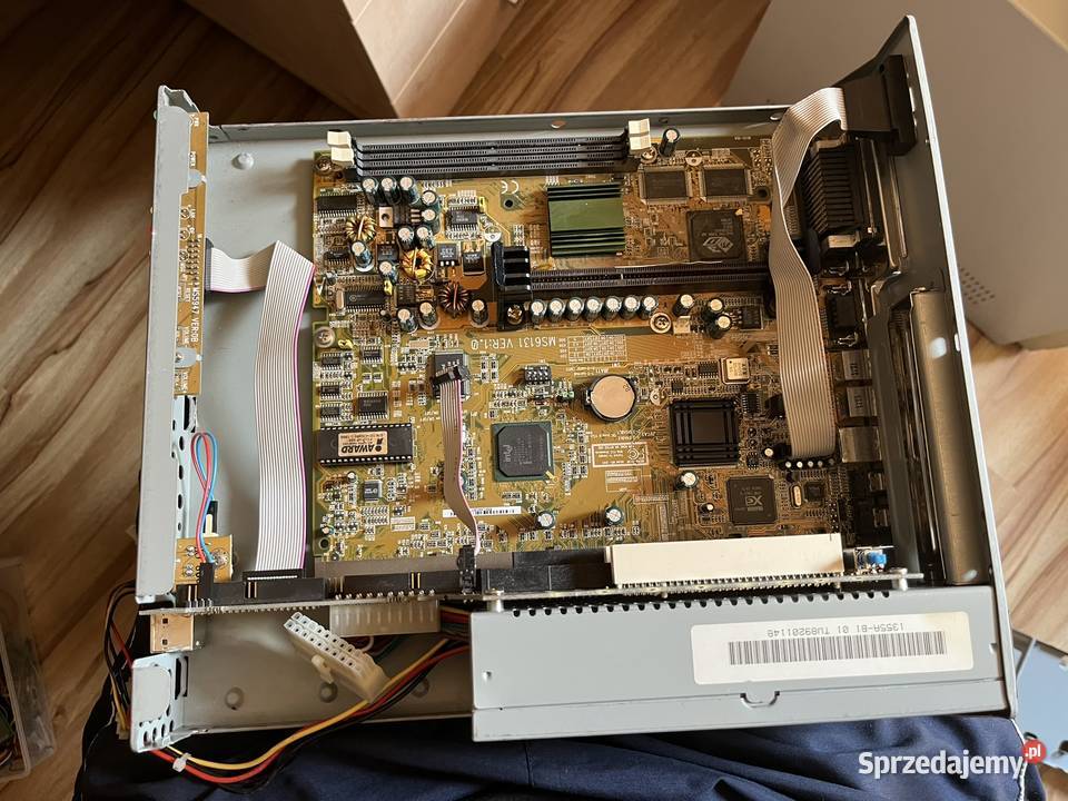 Zabytkowy komputer PC Slot 1 Brzana