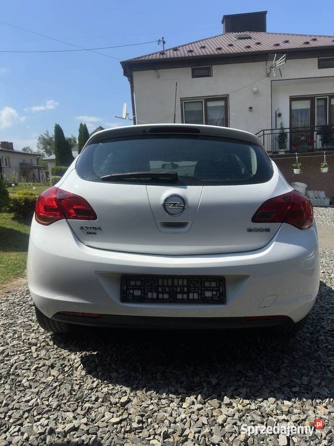 Opel Astra J 14 100 2010 Benzyna Bezwypadkowy podkarpackie Jasło sprzedam