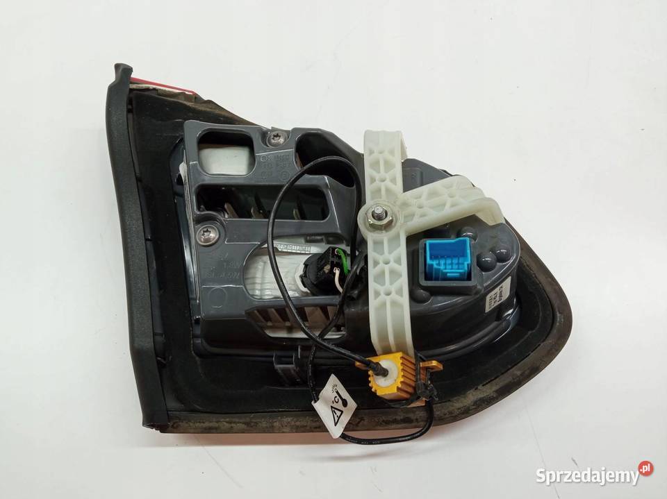 LAMPA TYŁ W KLAPĘ PRAWA KOMBI EUROPA A2059066000