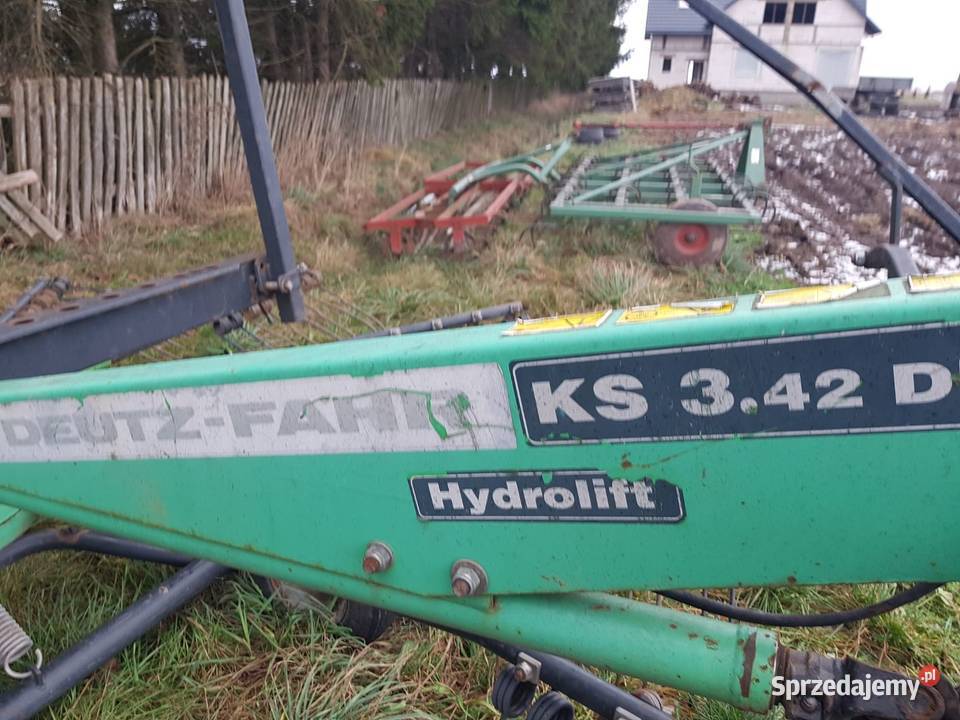 Zgrabiarka karuzelowa Deutzfahr Borzymy