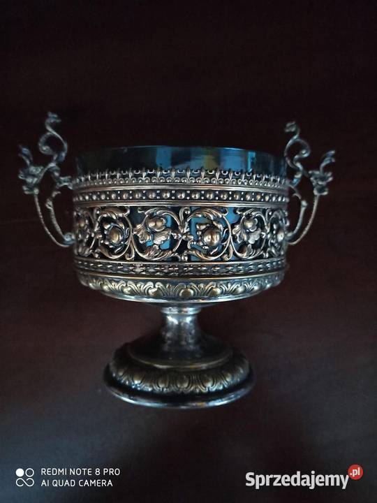 Cukiernica na stopie plater z kobaltowym szkłem