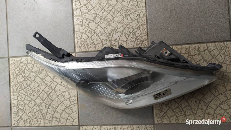 Mazda 5 2008 2009 2010 reflektor lampa prawa Wrocław