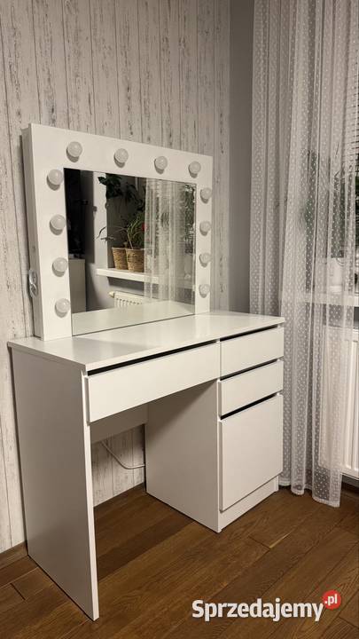 Biała toaletka z lustrem i oświetleniem LED Toaletki małopolskie Kraków