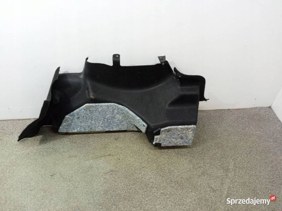 TAPICERKA BOCZEK LEWY TYŁ BAGAŻNIKA SEDAN