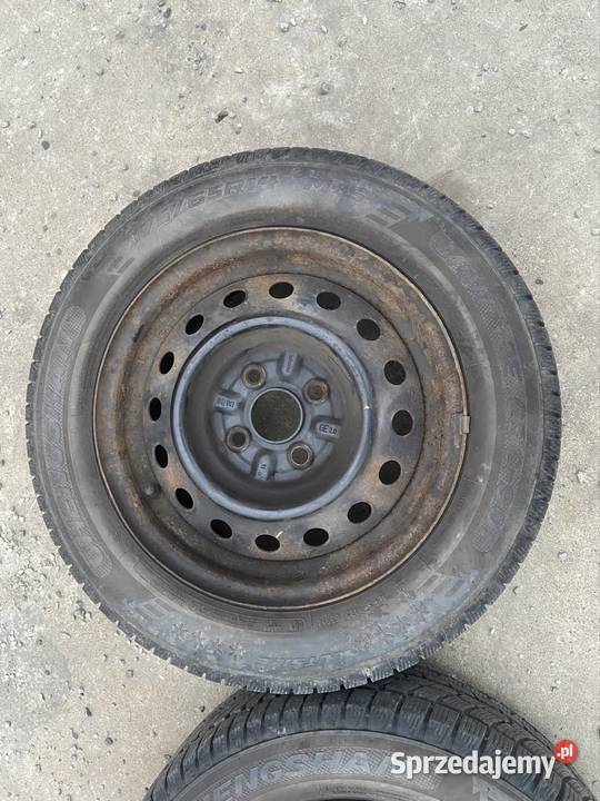 Opony zimowe koła 1756514 Yaris Aygo Corolla Sandomierz sprzedam