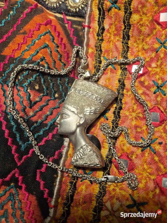 Wisiorek Nefretete z łańcuszkiem dolnośląskie