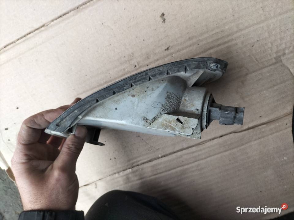KIERUNKOWSKAZ PRAWY Mitsubishi Lancer 0455785R Oświetlenie Kamień-Kolonia