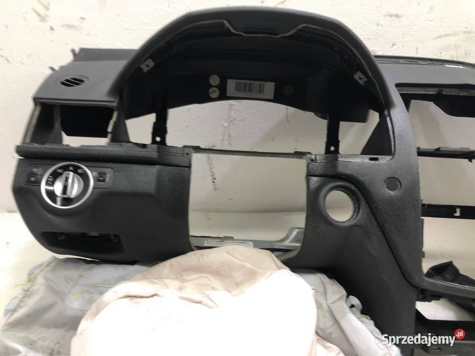 DESKA KOKPIT AIRBAG PASY MERCEDES W204 EUROPA