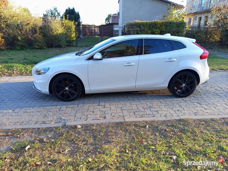 VOLVO V40 z 2014r w najbogatszej wersji RDESIGN radio lubelskie Puławy sprzedam