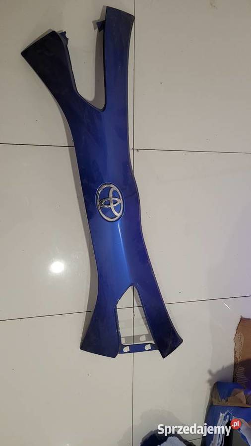 Toyota yaris iii lift 8x2 blenda klapy bagaznika Krosno