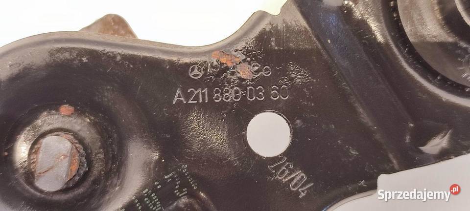MERCEDES W211 RYGIEL ODBÓJ MASKI A2118800360 osobowe Karoseria sprzedam