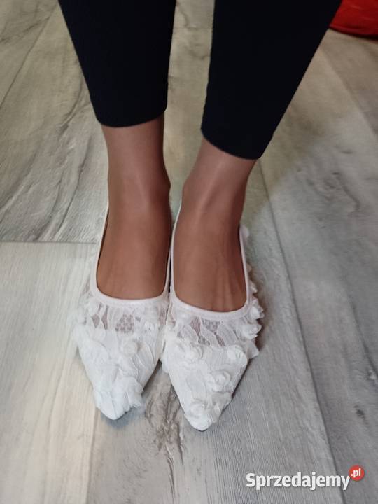 4041 Kremowe bogato zdobione różami ślubne Kraków