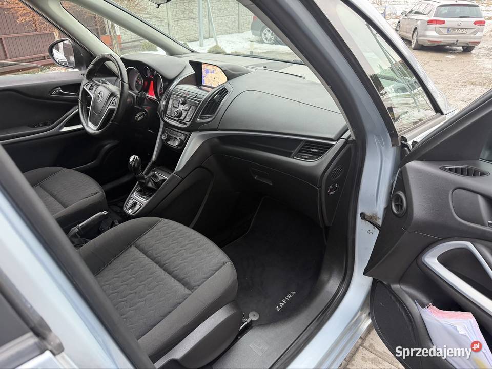 Opel Zafira 14 Turbo benzyna serwis ASO Rok produkcji 2014 Dębica sprzedam