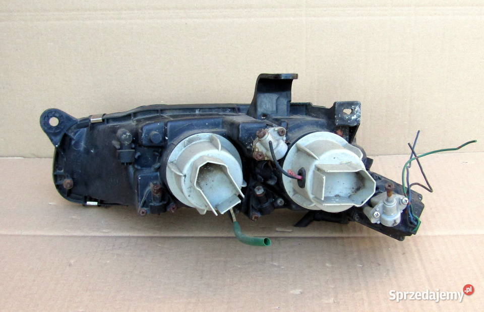 LAMPA PRZEDNIA LEWAPRAWA MAZDA 323F 9498r osobowe Mysłaków sprzedam